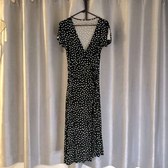 A Pea in the Pod Nursing Midi-Dress Black Polka-Dots - Picture 1 of 4
